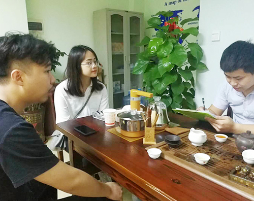 迦密山精英團(tuán)隊(duì)服務(wù)客戶現(xiàn)場